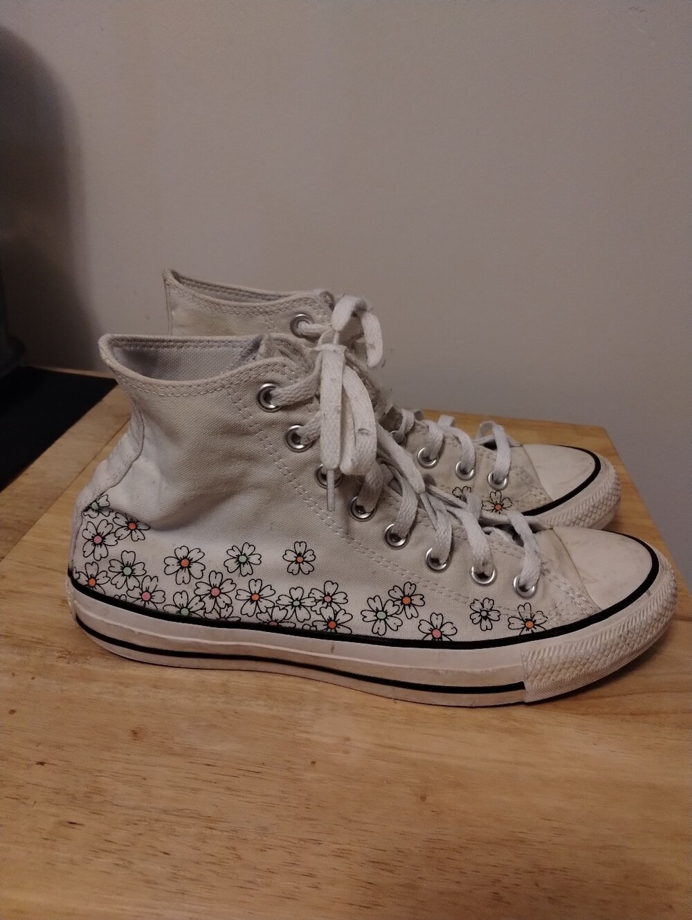 Converse Chuck Taylor Off White High Top Sneakers Daisies Size 8.5 - Picture 4 of 9